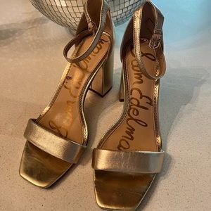 Sam Edelman Daniella Block Heel in Gold